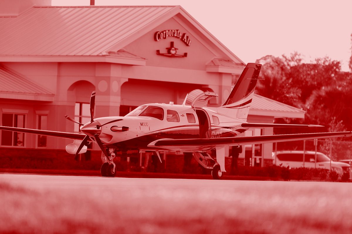 Aircraft on the apron at a general aviation facility